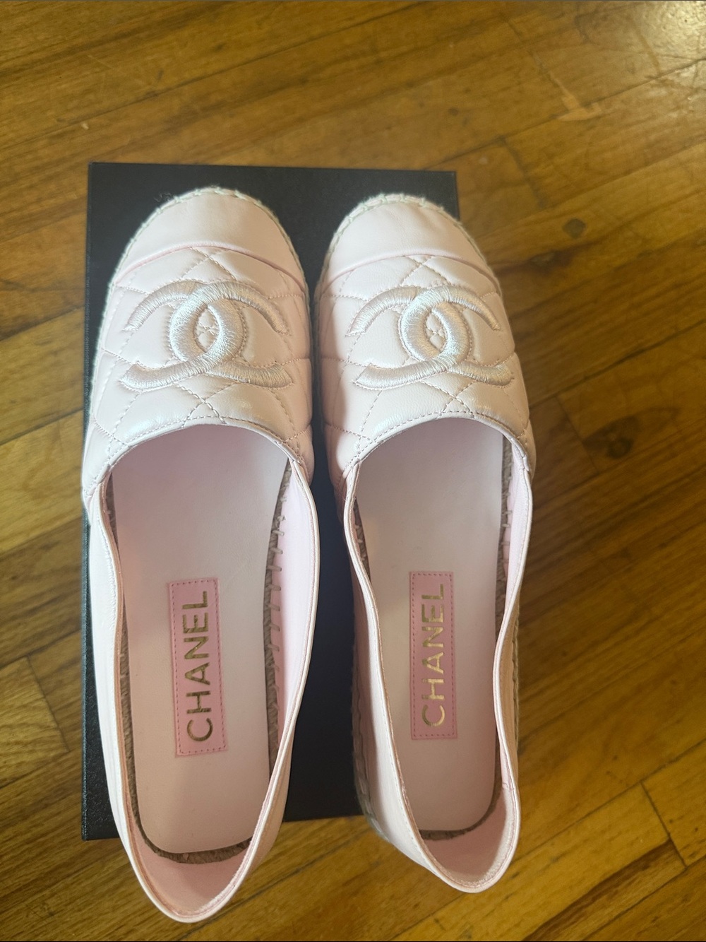 CHANEL Pale Pink Quilted Leather Ballet Flats with Embroidered CC